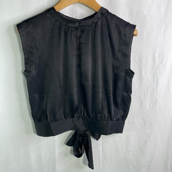 NWT Choklate black sleeveless cropped keyhole opening top blouse - Picture 2 of 5